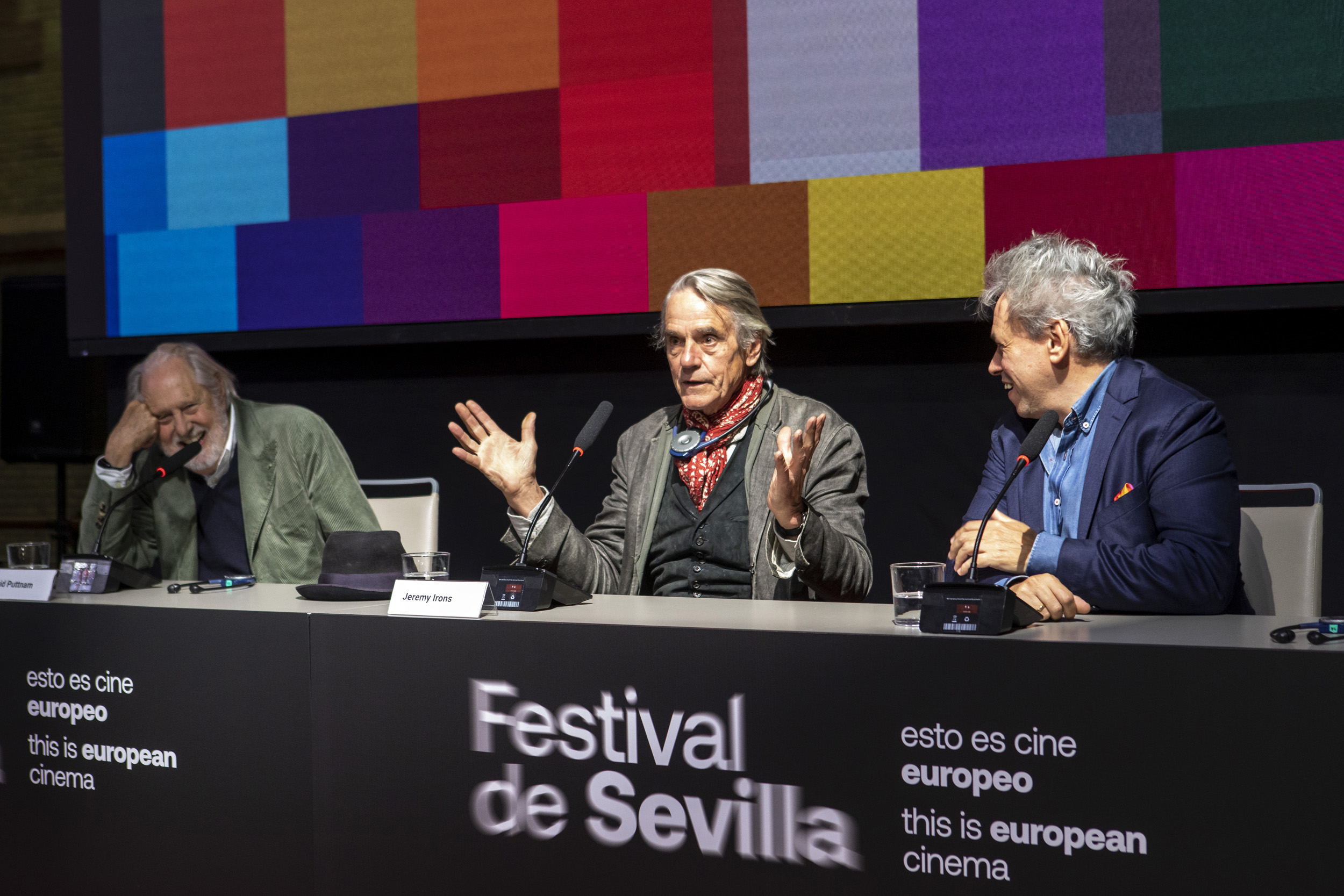 David Puttnam, Jeremy Irons y Manuel Cristóbal