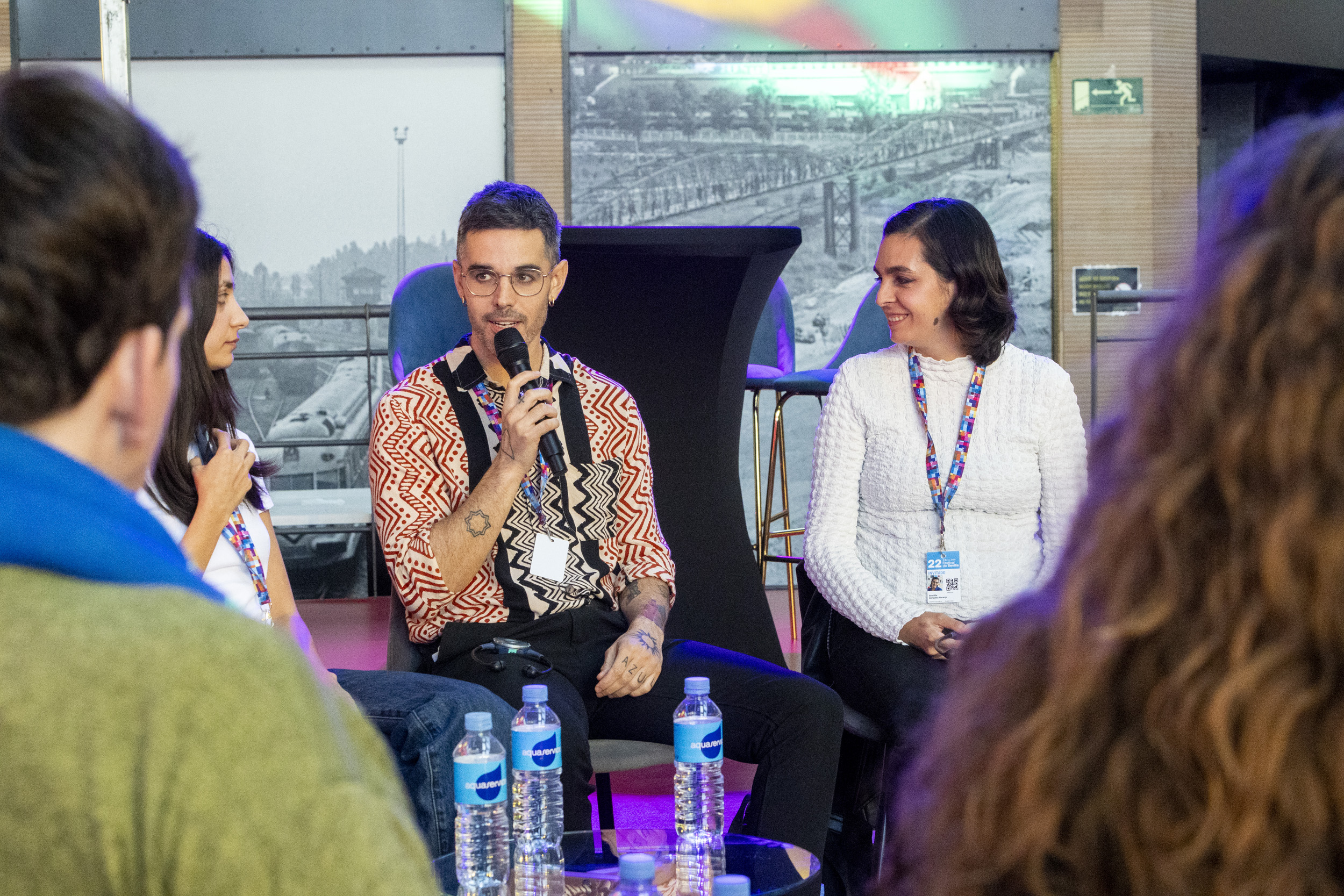 Cafe con. Mass Grave