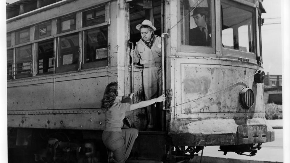 LA ILUSIÓN VIAJA EN TRANVÍA