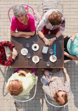 ELLAS EN LA CIUDAD
