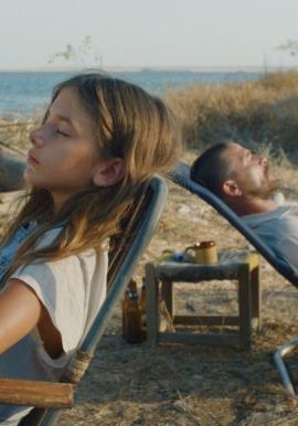 Fotograma de "Hold on to me"
