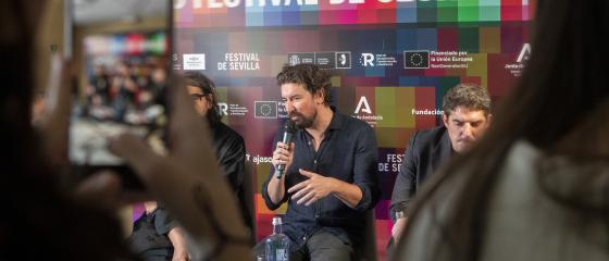 Pedro Aguilera ha estado acompañado por el actor francés Damien Bonnard y el compositor Fernando Vacas.