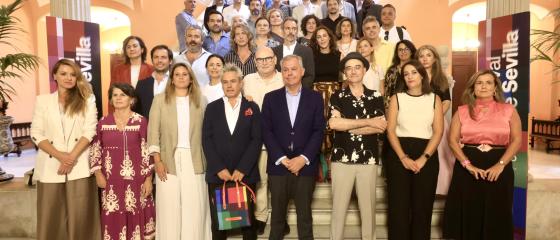 Foto de familia de la primera presentación del 22 Festival de Sevilla